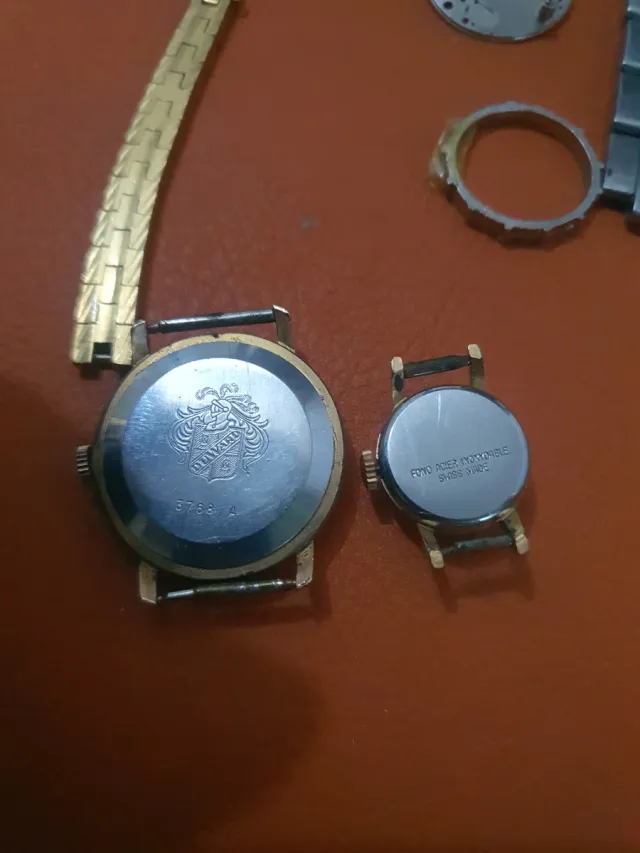 Lotto di orologi e ricambi