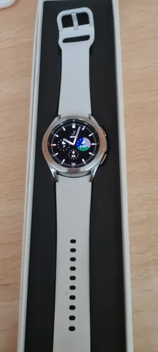 Samsung Galaxy Watch 4 Classic Silver 42 mm