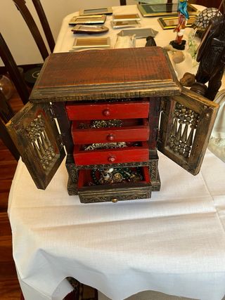 Joyero antiguo dorado y rojo