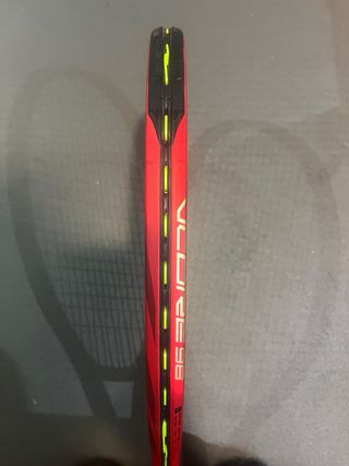 YONEX VCORE 98 Raqueta Tenis. Flame Red.