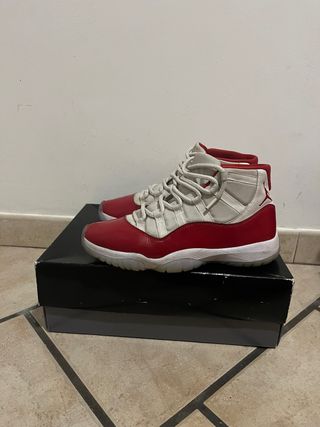 Jordan 11 Cherry Rosse Bianche