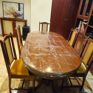 Set Tavolo da Pranzo e Mobile con Vetrine in Legno