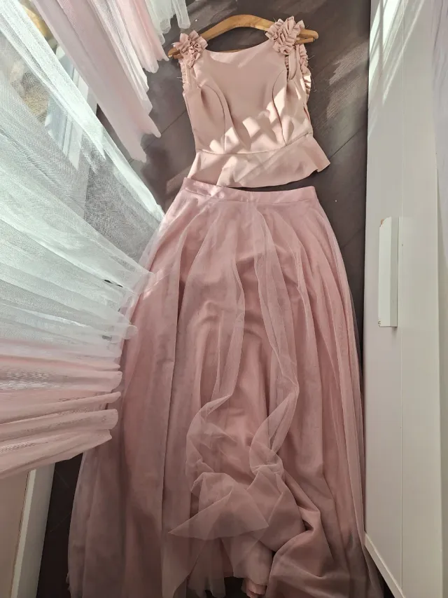 Conjunto Top y Falda Rosa Elegante