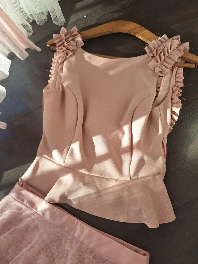 Conjunto Top y Falda Rosa Elegante