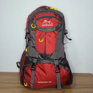 Mochila Trekking 40L – Impermeable y Cómoda
