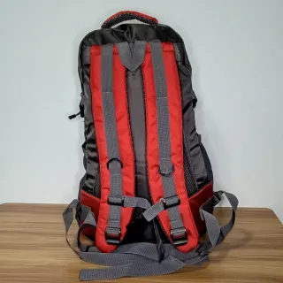 Mochila Trekking 40L – Impermeable y Cómoda