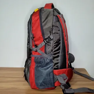 Mochila Trekking 40L – Impermeable y Cómoda