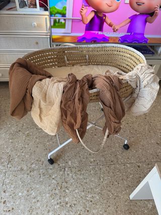 Cuna moisés mimbre con soporte