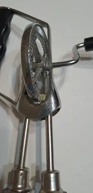 Frusta manuale in metallo