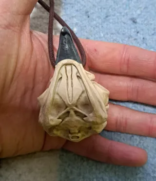 Collar Assassin's Creed + Figura Eivor