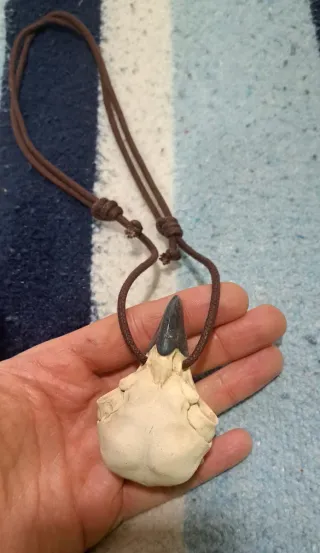 Collar Assassin's Creed + Figura Eivor