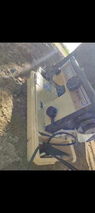 Máquina de coser con pedal