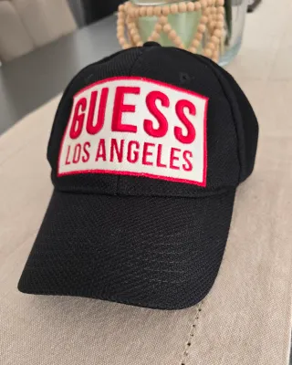 Gorra GUESS