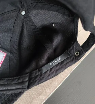 Gorra GUESS