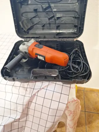 Amoladora Black & Decker con maletín