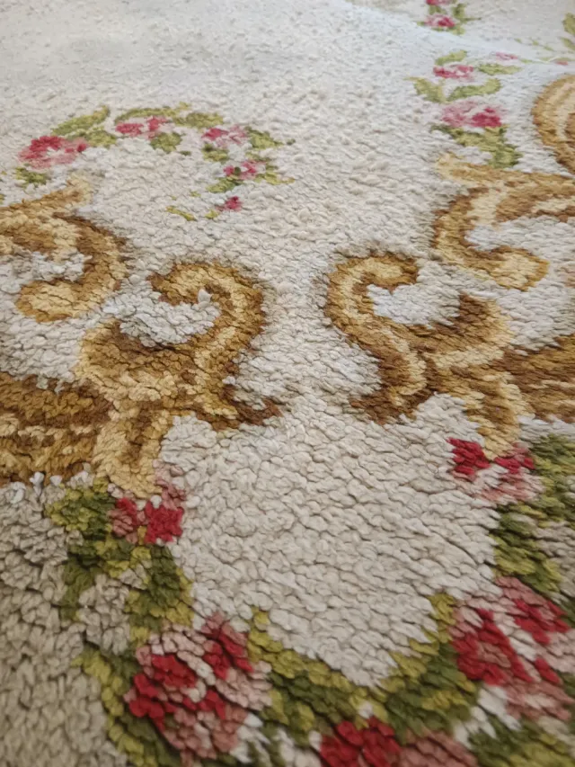 Alfombra 200x240 de lana beige con flores