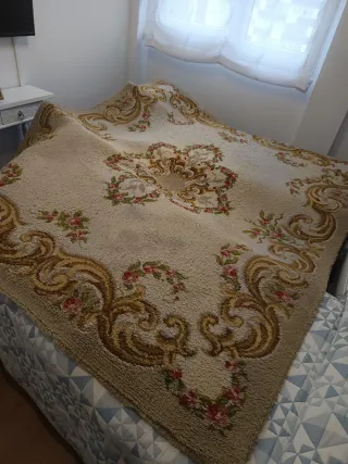 Tappeto 200x240 in lana beige con fiori