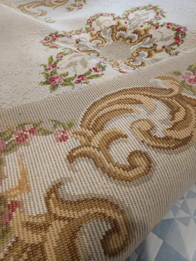 Alfombra 200x240 de lana beige con flores