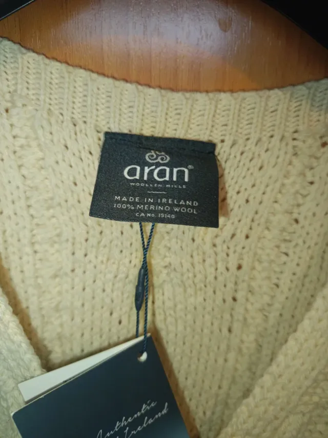 Jersey de lana merino Aran beige. Totalmente nuevo