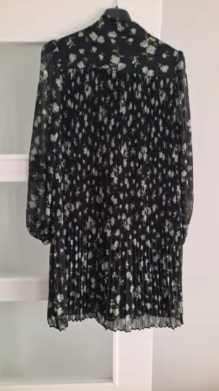 Vestido negro floral Mango