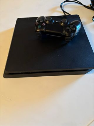 PS4 Slim Negra + Mando y Cables