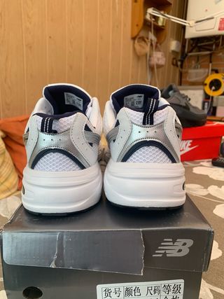 New Balance 530 Plata y Blanco