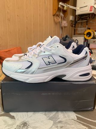 New Balance 530 Plata y Blanco