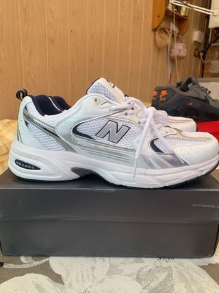 New Balance 530 Plata y Blanco