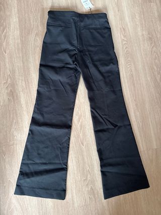 Pantalones Zara acampanados negros