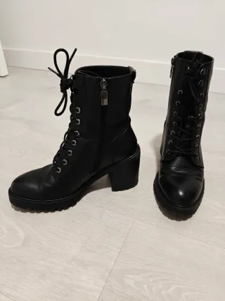 Botas Mustang negras con cordones Talla 37