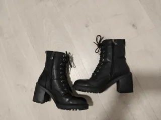 Botas Mustang negras con cordones Talla 37