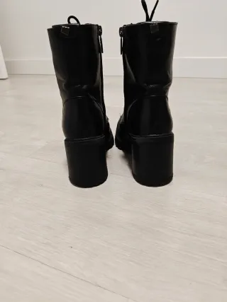 Botas Mustang negras con cordones Talla 37