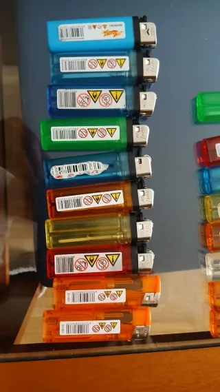 20 accendini a 2€. Lotto di accendini vari