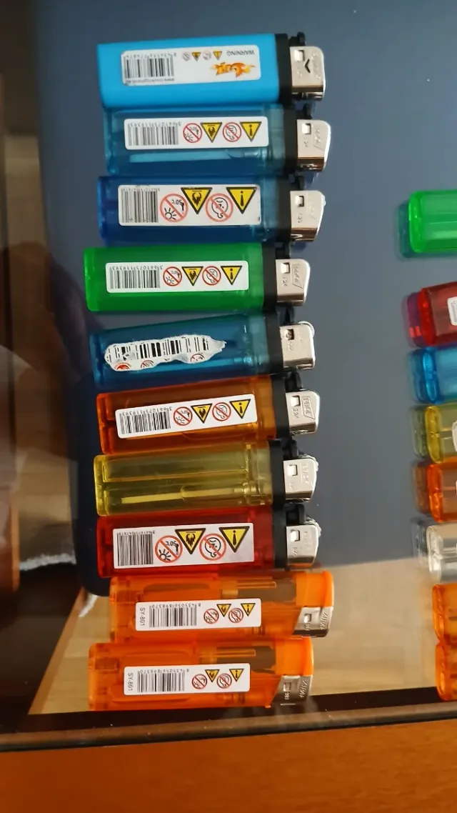 20 accendini a 2€. Lotto di accendini vari