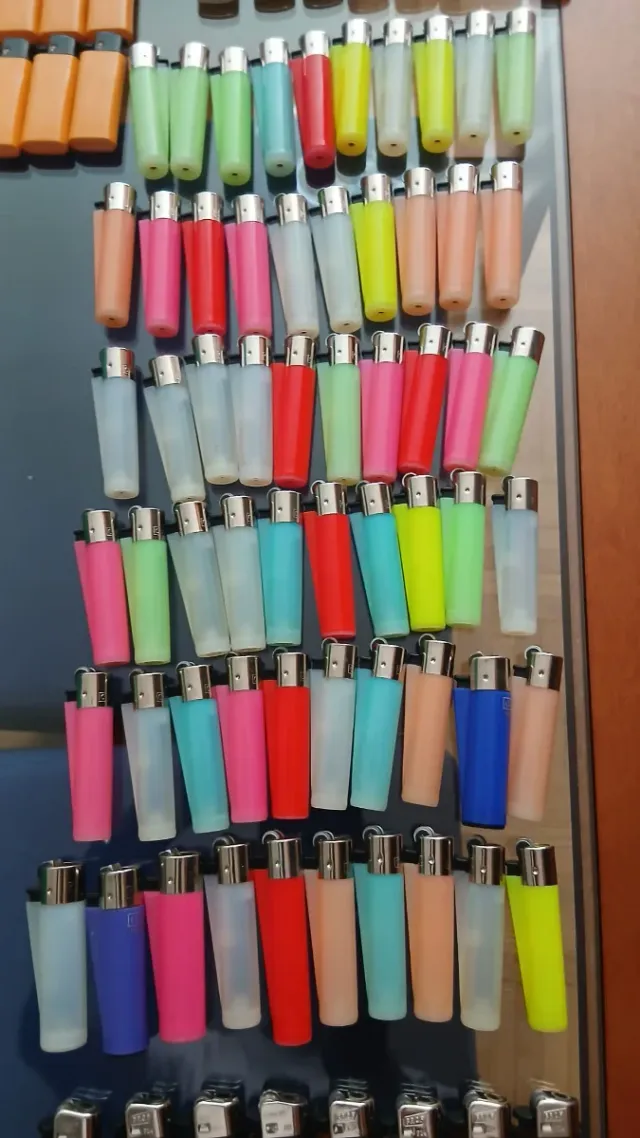 20 accendini a 2€. Lotto di accendini vari