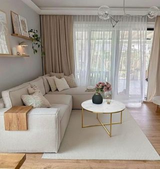 Tavolo da centro effetto marmo bianco e oro