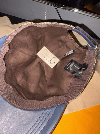 Gorra gucci Beige y Azul con su etiqueta y su bols