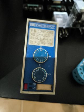 3 Relé Ralux y minutero con zócalos