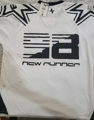 Camiseta Bershka Central Sports Range