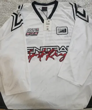 Camiseta Bershka Central Sports Range