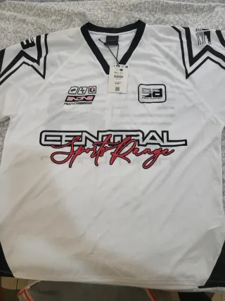 Camiseta Bershka Central Sports Range