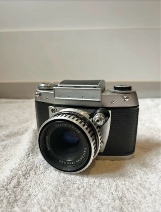 Macchina fotografica Exa con lente Zeiss