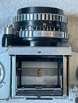 Macchina fotografica Exa con lente Zeiss