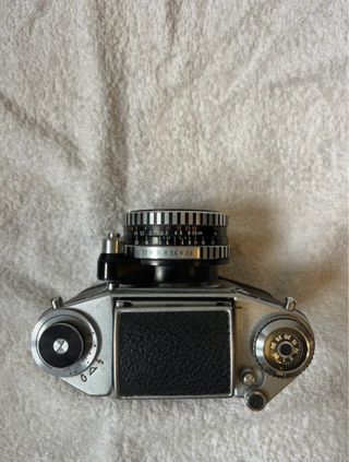 Macchina fotografica Exa con lente Zeiss