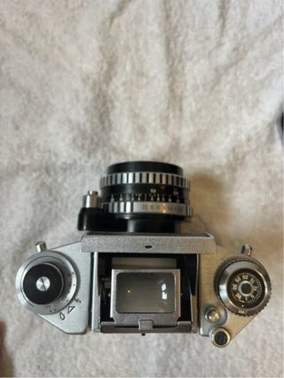Macchina fotografica Exa con lente Zeiss