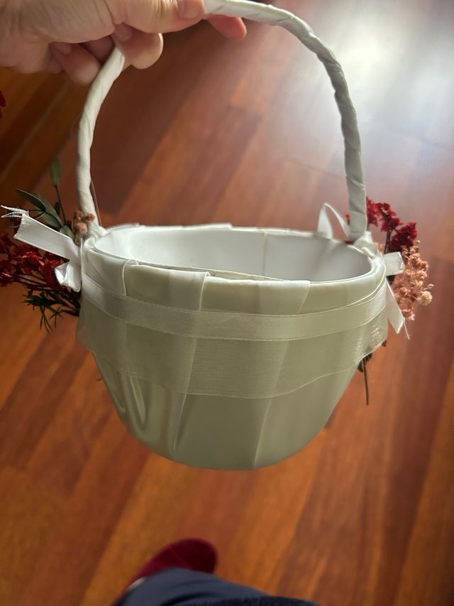 Cesta decorada y almohadita portaanillos