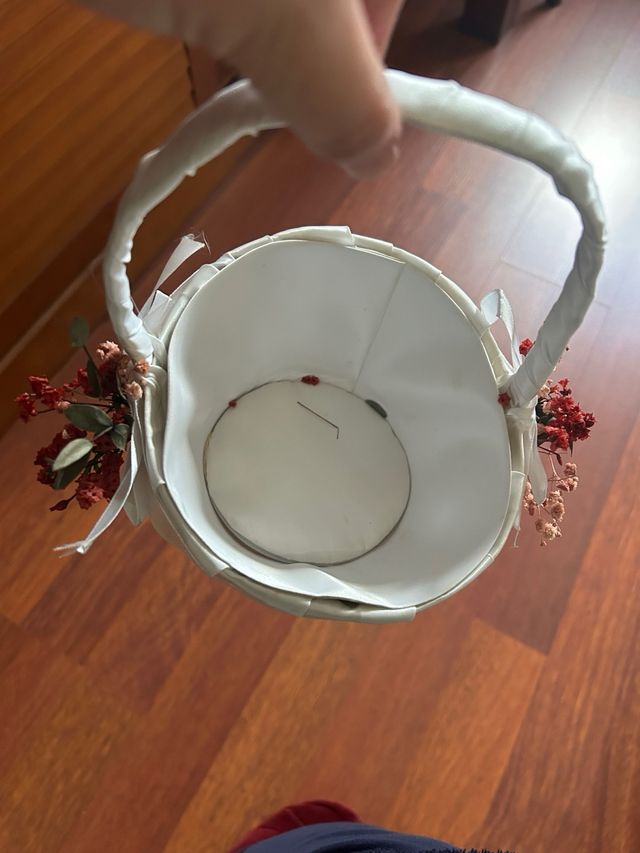 Cesta decorada y almohadita portaanillos