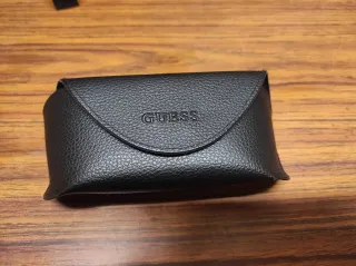 Funda para gafas Guess negra