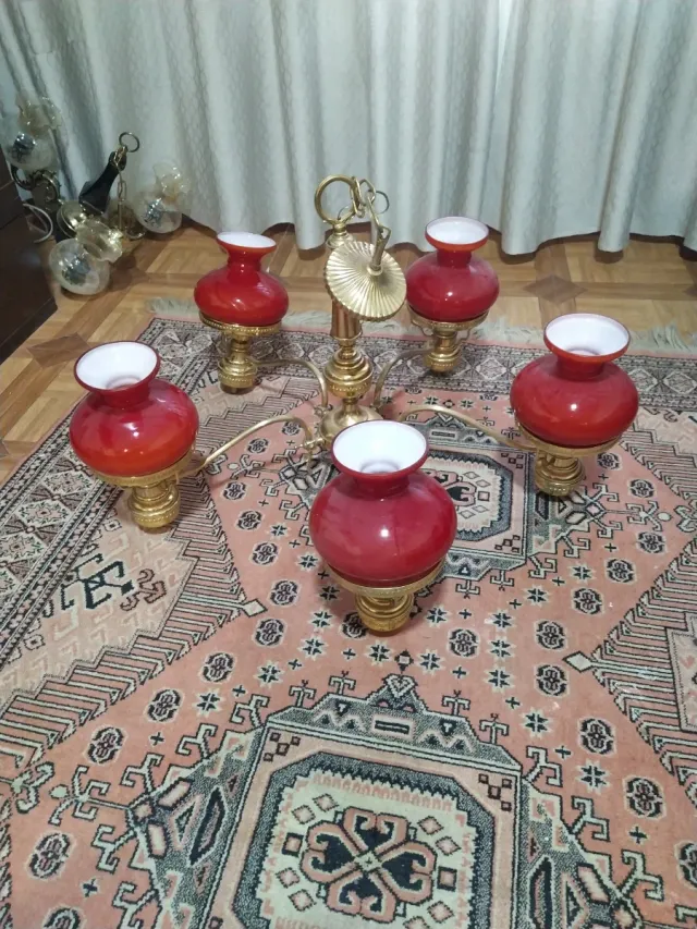 Lámpara Vintage Roja y Dorada.  Cómo nueva