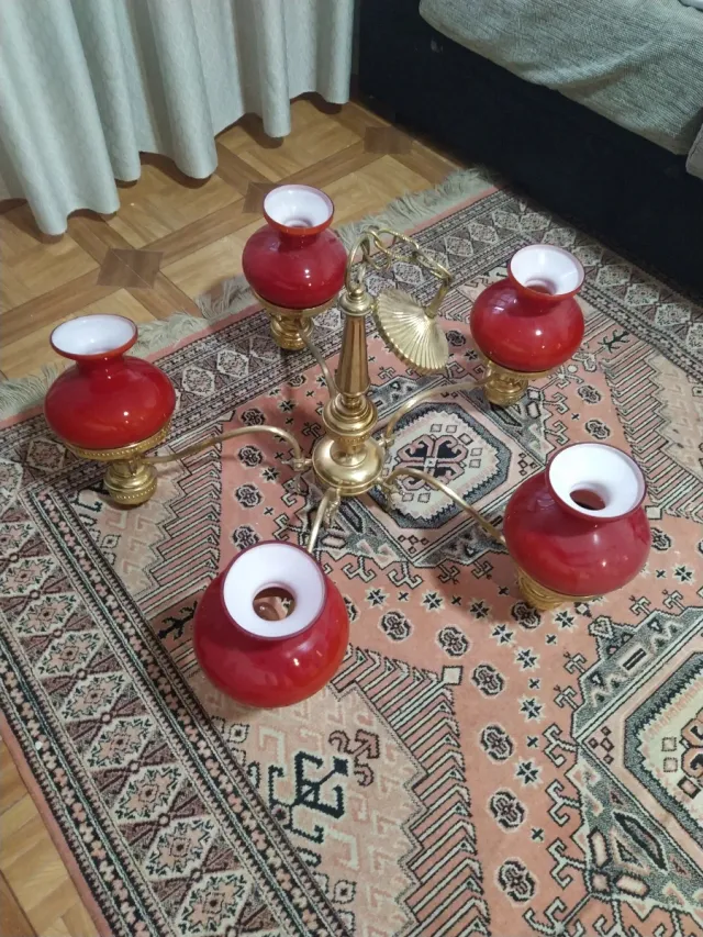 Lámpara Vintage Roja y Dorada.  Cómo nueva